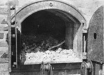 Концентрационен лагер Майданек след освобождаването през 1944 г. Пещите на крематориума с изгорели човешки останки (IPN)