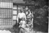 Макс Паули - комендант на концентрационен лагер Щутхоф със съпругата и децата си пред дома им в Гданск Врешч; между 1939 и 1942 г. (IPN).